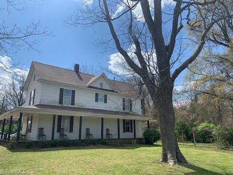 700 Hendrix St, High Point, NC 27262 photo 1