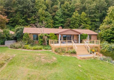 196 Low Gap Rd, Floyd, VA 24091 photo 2
