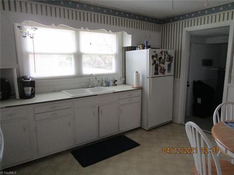 1632 Larkin St, High Point, NC 27262 photo 9