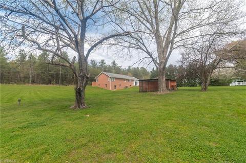 1070 E Pine St, Mount Airy, NC 27030 photo 24