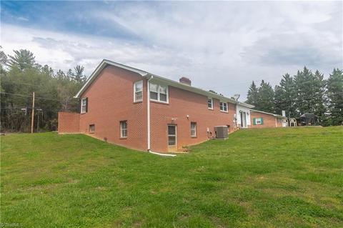 1070 E Pine St, Mount Airy, NC 27030 photo 19