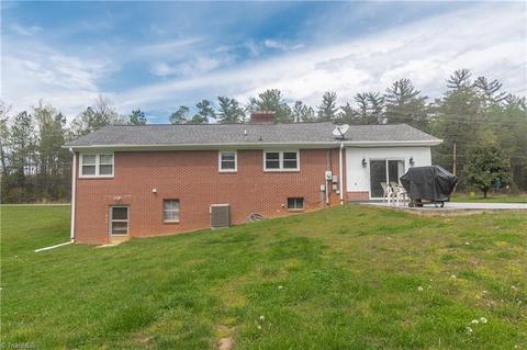 1070 E Pine St, Mount Airy, NC 27030 photo 17