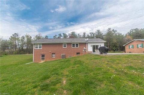 1070 E Pine St, Mount Airy, NC 27030 photo 16