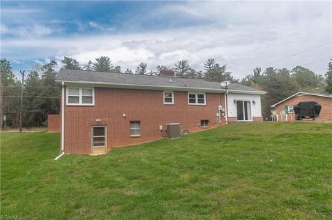 1070 E Pine St, Mount Airy, NC 27030 photo 18