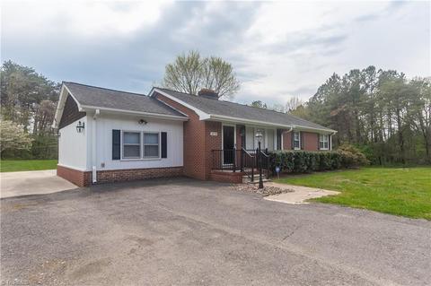 1070 E Pine St, Mount Airy, NC 27030 photo 1