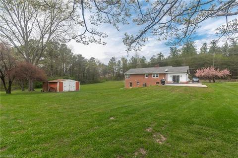1070 E Pine St, Mount Airy, NC 27030 photo 25