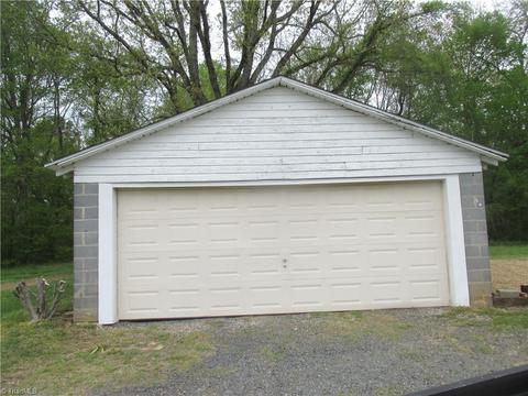 1064 Mill St, Pinnacle, NC 27043 photo 7