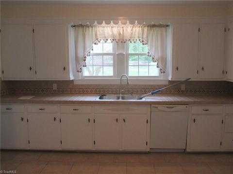 1064 Mill St, Pinnacle, NC 27043 photo 8
