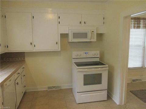 1064 Mill St, Pinnacle, NC 27043 photo 9