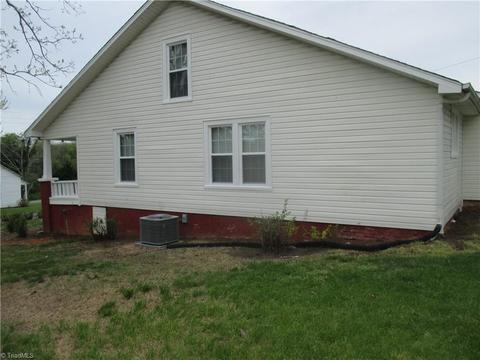 1064 Mill St, Pinnacle, NC 27043 photo 5