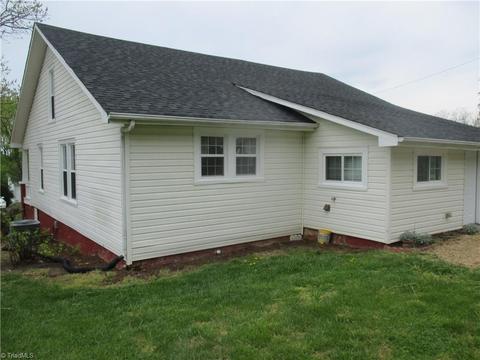 1064 Mill St, Pinnacle, NC 27043 photo 4