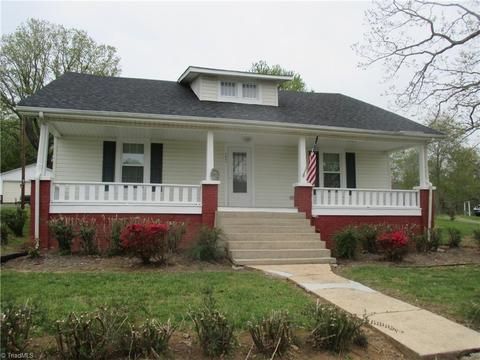 1064 Mill St, Pinnacle, NC 27043 photo 1