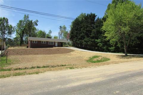 192 Eaton Dr, High Point, NC 27265 photo 2