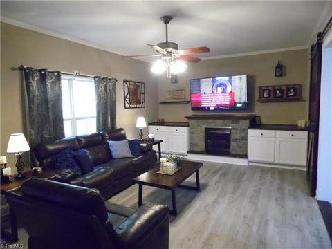 75 River Pointe Ln, Sparta, NC 28675 photo 6