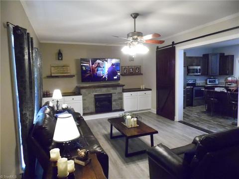 75 River Pointe Ln, Sparta, NC 28675 photo 7