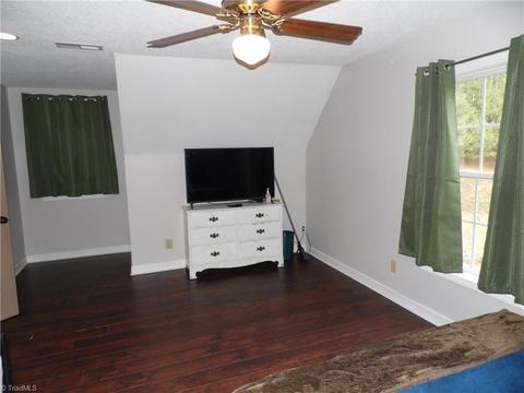 75 River Pointe Ln, Sparta, NC 28675 photo 23