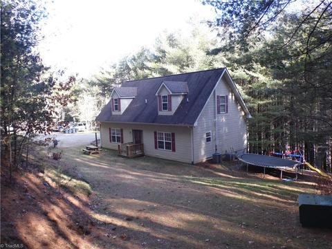 75 River Pointe Ln, Sparta, NC 28675 photo 1