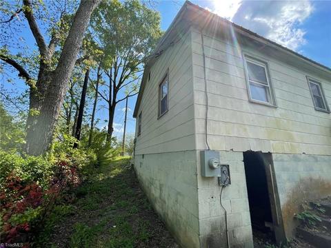 200 Maple Ave, Thomasville, NC 27360 photo 9