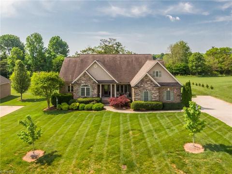 7049 English Pride Dr, Trinity, NC 27370 photo 2