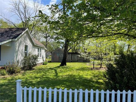 207 S 5th Ave, Mayodan, NC 27027 photo 3