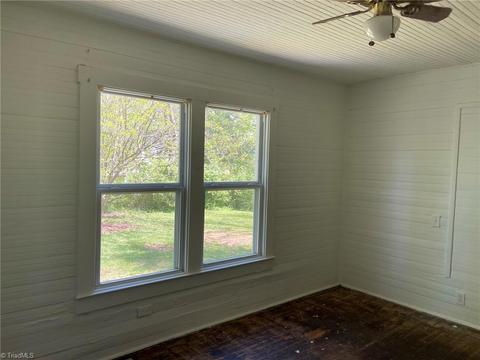 207 S 5th Ave, Mayodan, NC 27027 photo 8