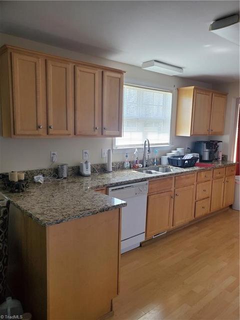 216 Unity St, Thomasville, NC 27360 photo 4