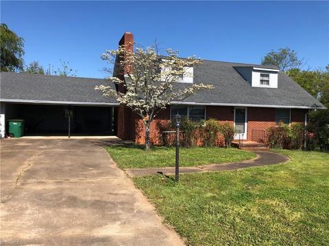 107 Cooper St, Dobson, NC 27017 photo 3