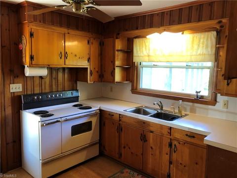 107 Cooper St, Dobson, NC 27017 photo 7