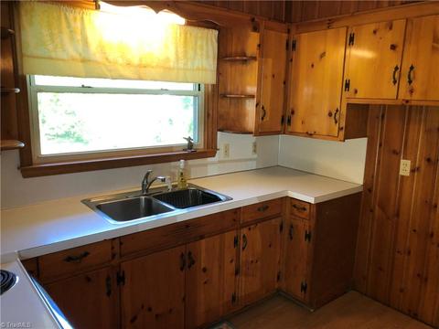 107 Cooper St, Dobson, NC 27017 photo 6