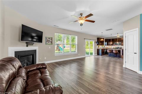 2400 Bearded Iris Ln, High Point, NC 27265 photo 10