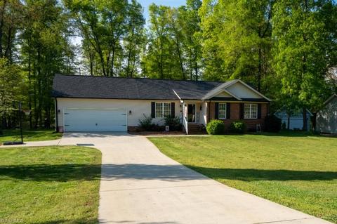 1104 E Meadow Rd, Eden, NC 27288 photo 1