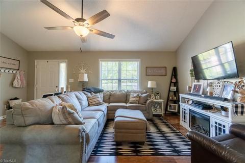 1104 E Meadow Rd, Eden, NC 27288 photo 5