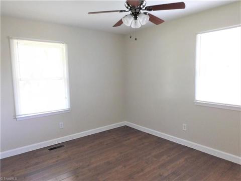 1406 Grantham Dr, High Point, NC 27265 photo 23