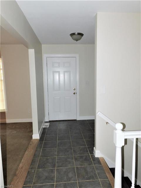 1406 Grantham Dr, High Point, NC 27265 photo 4