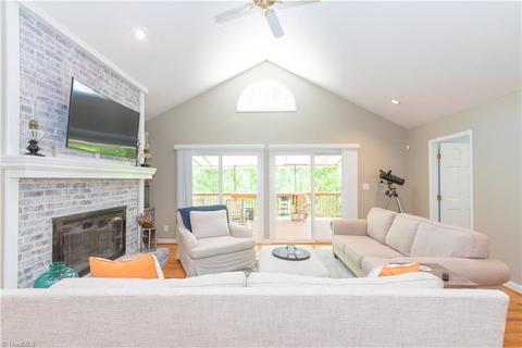 1904 Candelar Dr, High Point, NC 27265 photo 10