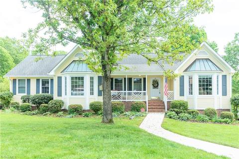 1904 Candelar Dr, High Point, NC 27265 photo 1