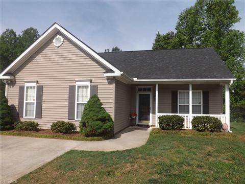 3800 Eagles View Ct, High Point, NC 27265 photo 1