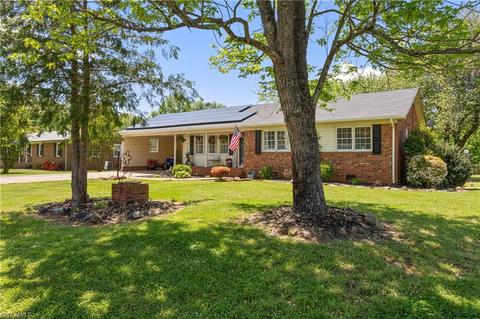 3815 Cresent Ave, Trinity, NC 27370 photo 2