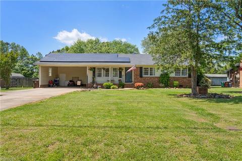 3815 Cresent Ave, Trinity, NC 27370 photo 1