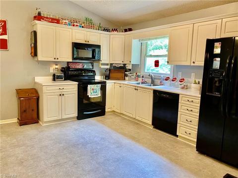 108 Treetop Ct, Trinity, NC 27370 photo 11