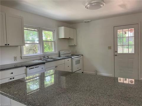 843 Willow Pl, High Point, NC 27265 photo 2