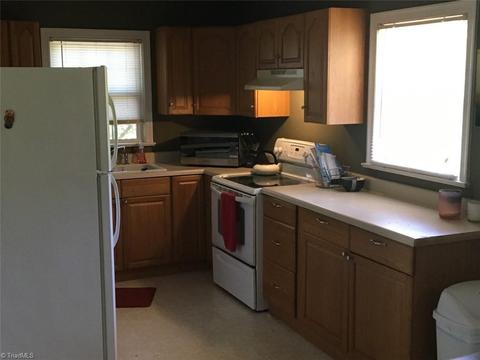 1306 Wendover Dr, High Point, NC 27262 photo 5