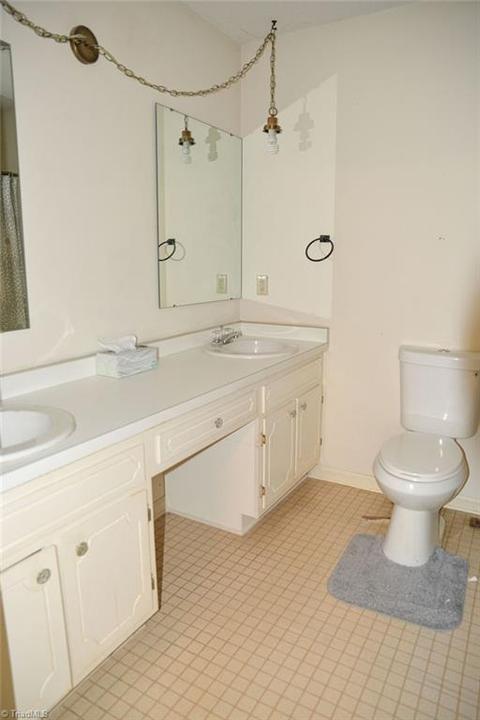 2155 Rivermeade Dr, High Point, NC 27265 photo 14