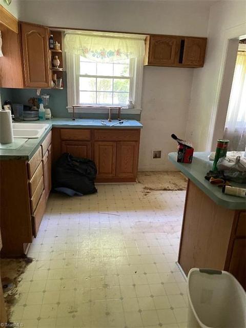 1316 Cedrow Dr, High Point, NC 27265 photo 3