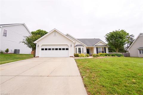 3513 Bent Trace Dr, High Point, NC 27265 photo 1