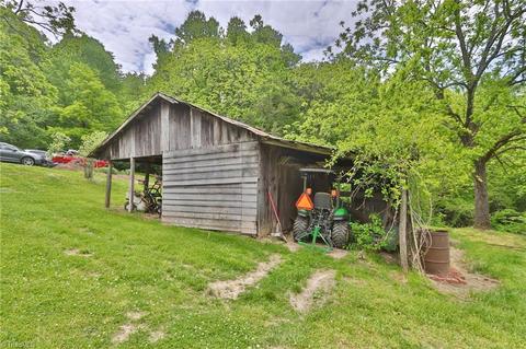 10086 Traphill Rd, Traphill, NC 28685 photo 6