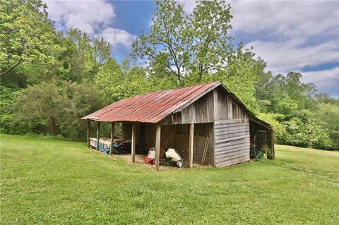 10086 Traphill Rd, Traphill, NC 28685 photo 5