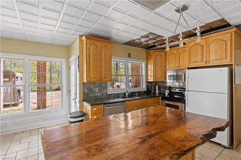 138 Precinct Rd, Pilot Mountain, NC 27041 photo 21
