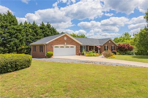 5697 Rolling Meadows Rd, Randleman, NC 27317 photo 3