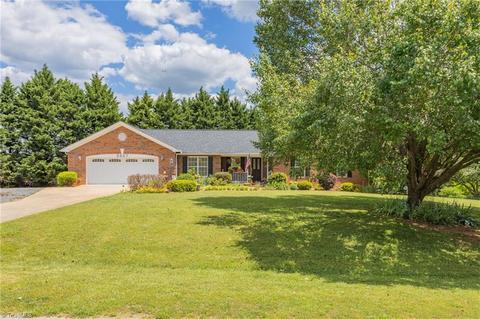 5697 Rolling Meadows Rd, Randleman, NC 27317 photo 1